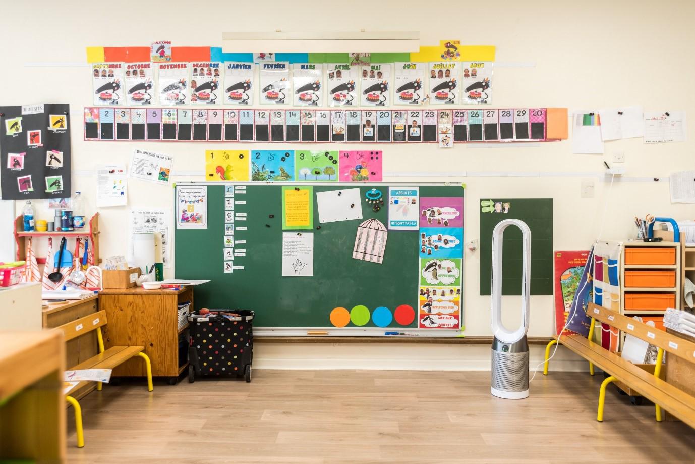 photo d'un purificateur Dyson dans une salle de classe